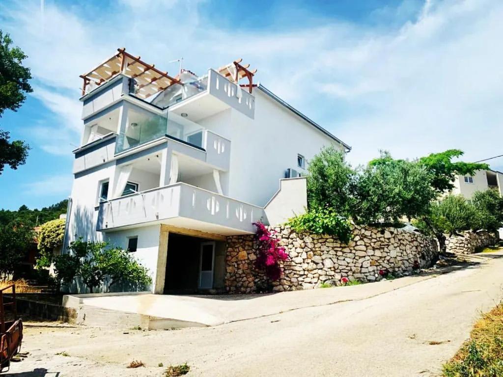 Apartments Morska Vila Komarna Esterno foto