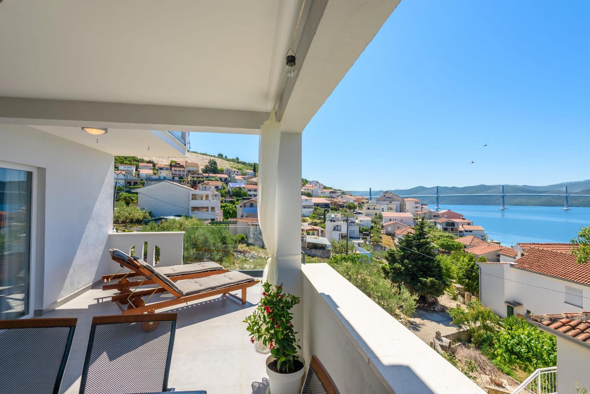 Apartments Morska Vila Komarna Esterno foto